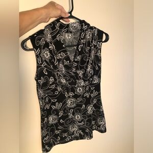 Black and white size small top